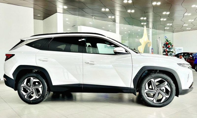 Hyundai Tucson 2024: Giá lăn bánh, Thông tin Xe & Ưu đãi tháng 12/2024