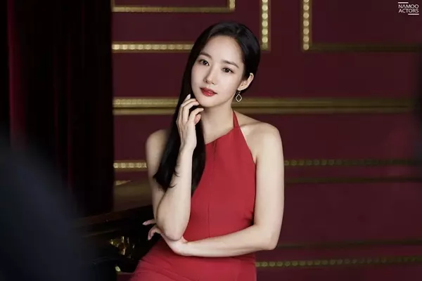 Park Min Young: Ngôi sao Hàn được săn đón hàng đầu giàu cỡ nào?