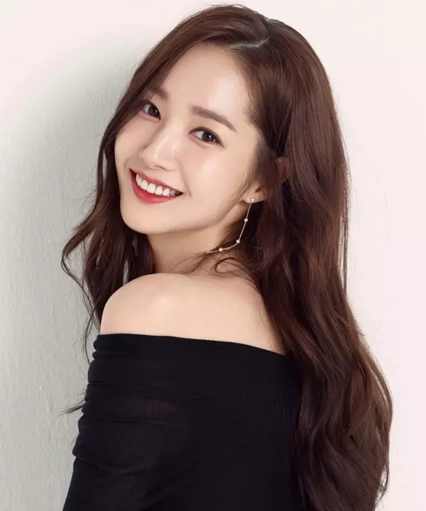 Park Min Young: Ngôi sao Hàn được săn đón hàng đầu giàu cỡ nào?