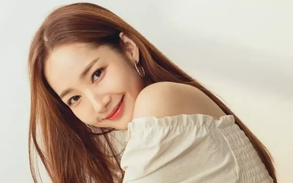 Park Min Young: Ngôi sao Hàn được săn đón hàng đầu giàu cỡ nào?