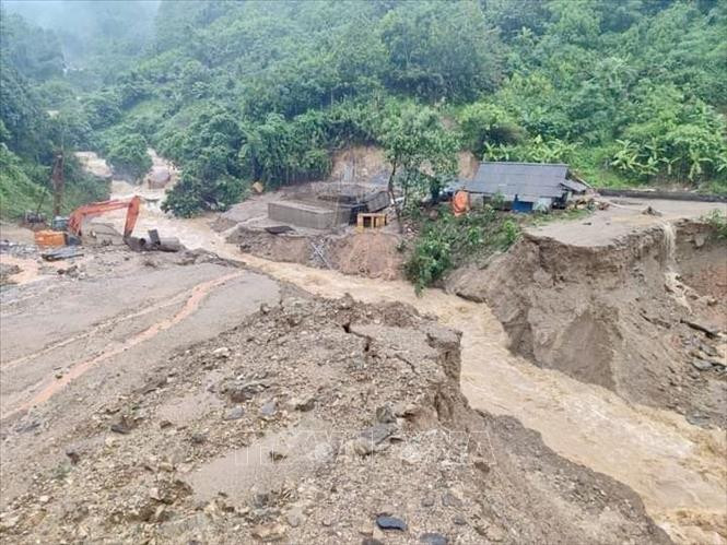 Ảnh hưởng bởi những cơn mưa lớn gây ngập lụt, chia cắt nhiều tuyến đường lên vùng cao tỉnh Yên Bái