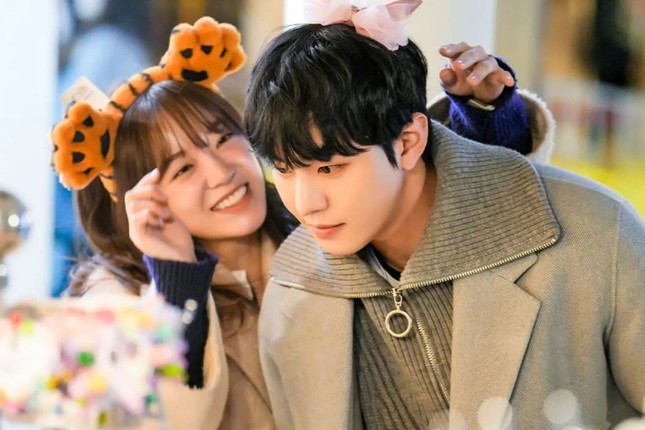 kim-se-jeong-and-ahn-hyo-seop-in-thr-romantic-comedy-k-drama-business-proposal-6523-1718174672.jpg