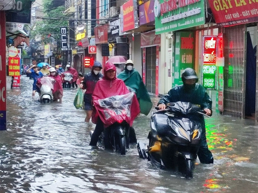 Dự báo thời tiết Hà Nội ngày 21/9/2024: Ngày cuối tuần, Hà Nội đang mưa dông lớn, đề phòng ngập úng cục bộ